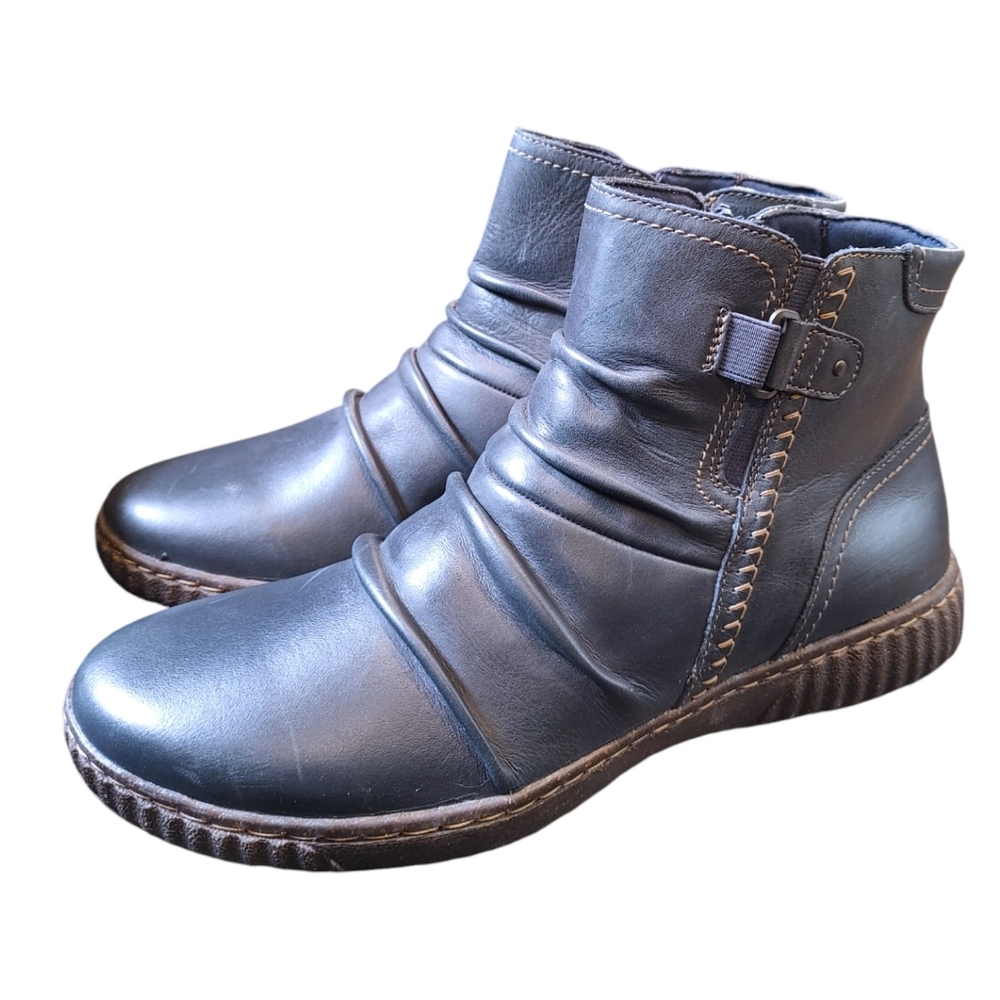 Clarks Navy Blue Slouchy Leather Zip Up Comfort Ankle Boots Women's Size 12